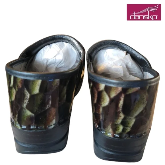 DANSKO Professional Tiger’s Eye Snakeskin Emerald Green Clogs Slip On Size 9.5 - Picture 3 of 7